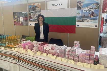 Посолството на Република България в Словашката република взе традиционно участие със свой национален щанд в благотворителния Коледен базар в град Братислава